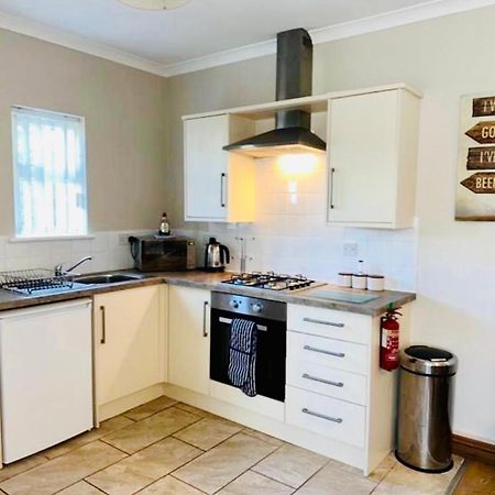 Strensall Willow Cottage With Hot Tub מראה חיצוני תמונה