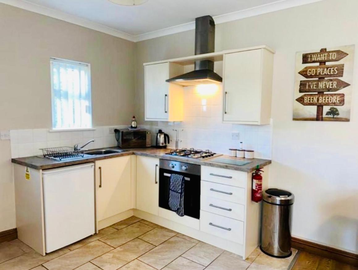 Strensall Willow Cottage With Hot Tub מראה חיצוני תמונה