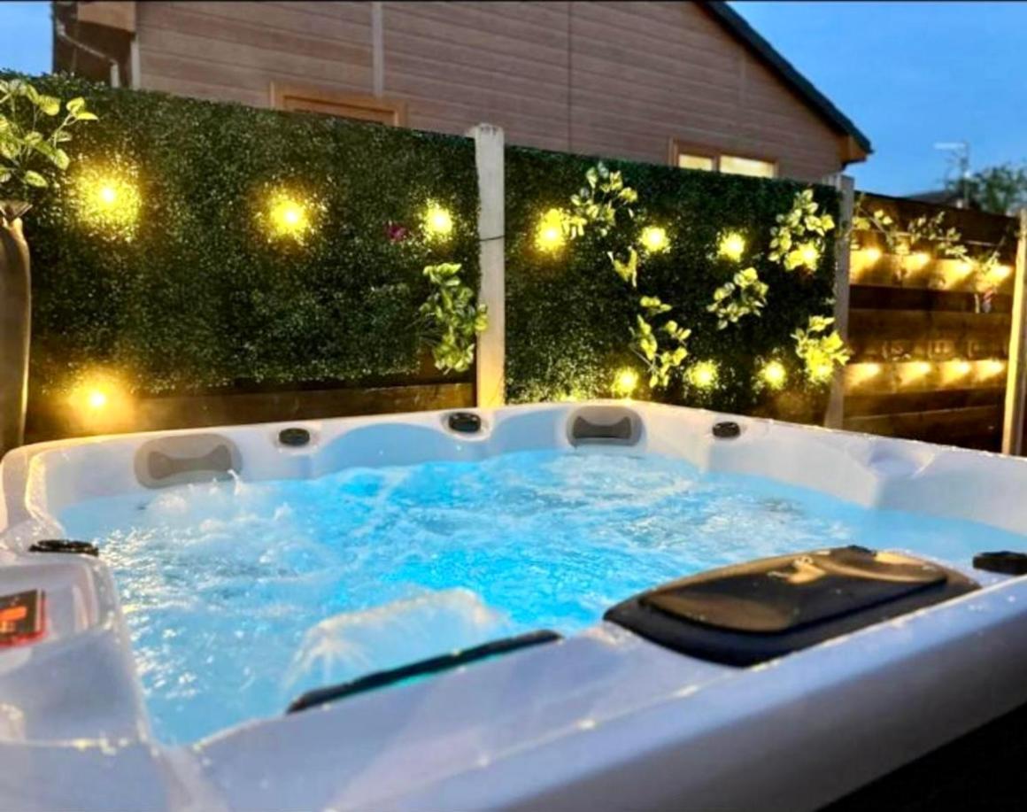 Strensall Willow Cottage With Hot Tub מראה חיצוני תמונה